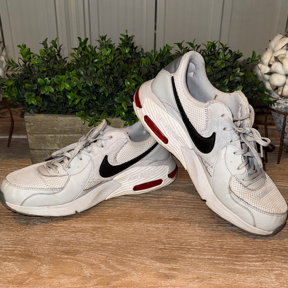 Nike - Grey/Black/Red Men’s Sneakers